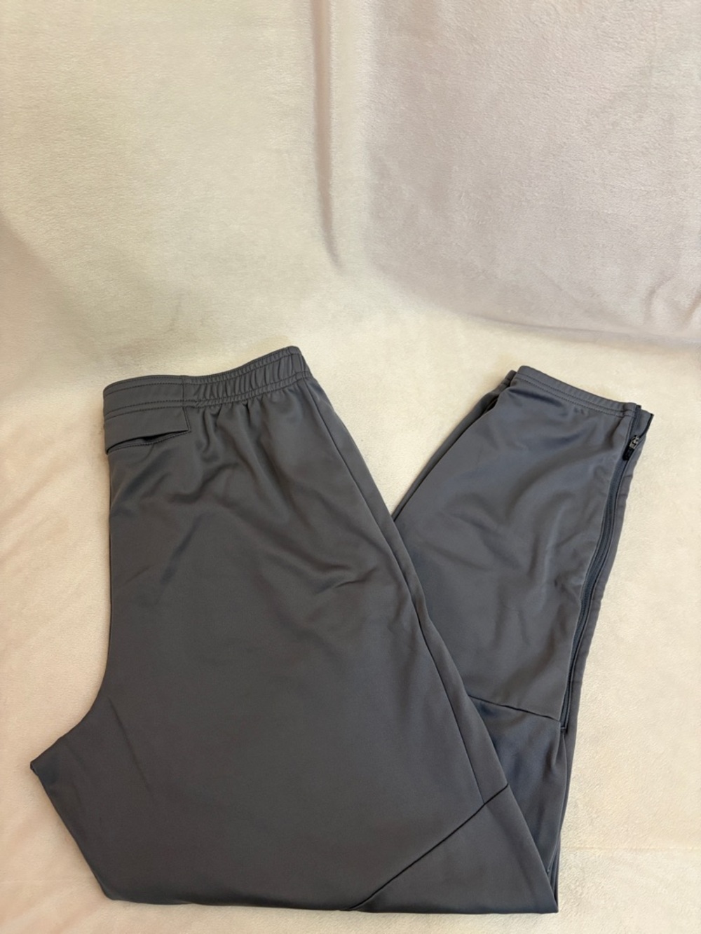 Nike Men’s Light Gray Athletic Joggers